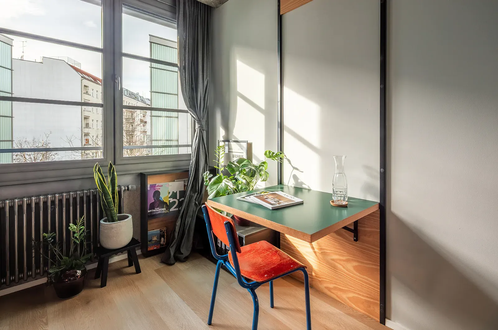 Styled dining area with fold-out table in a Classic Room at Neon Wood Berlin Frankfurter Tor showing decorated space and personalization example