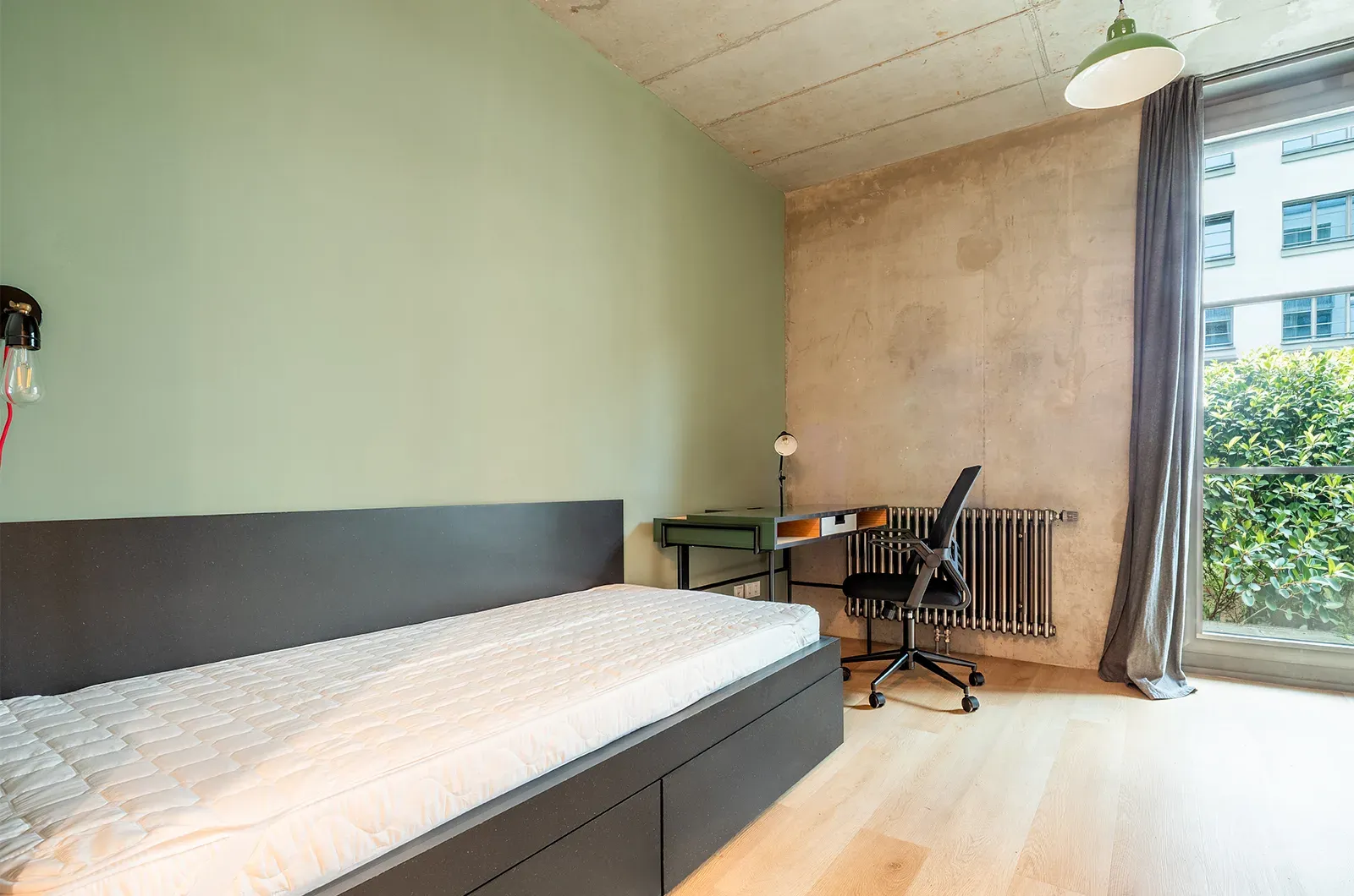 Undecorated bed and desk area in a Classic Patio Room at Neon Wood Berlin Frankfurter Tor showing furnished baseline without styling accents