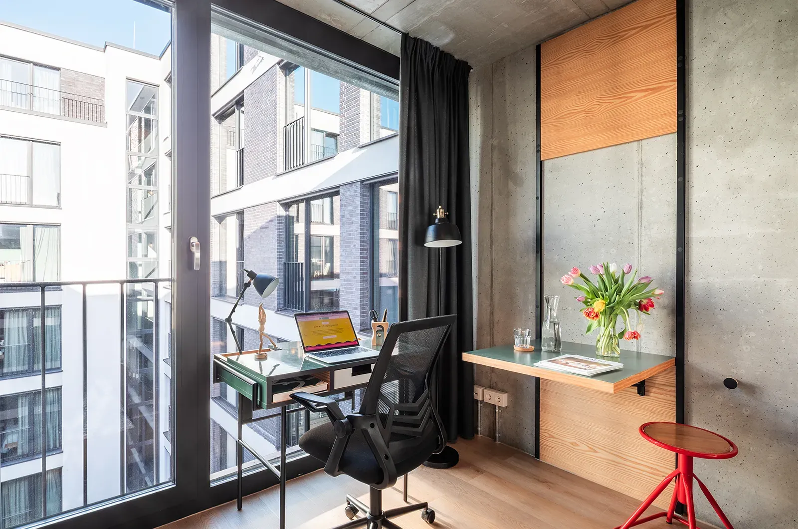 Styled desk area in a Classic Room at Neon Wood Berlin Mitte-Wedding showing decorated workspace and personalization example