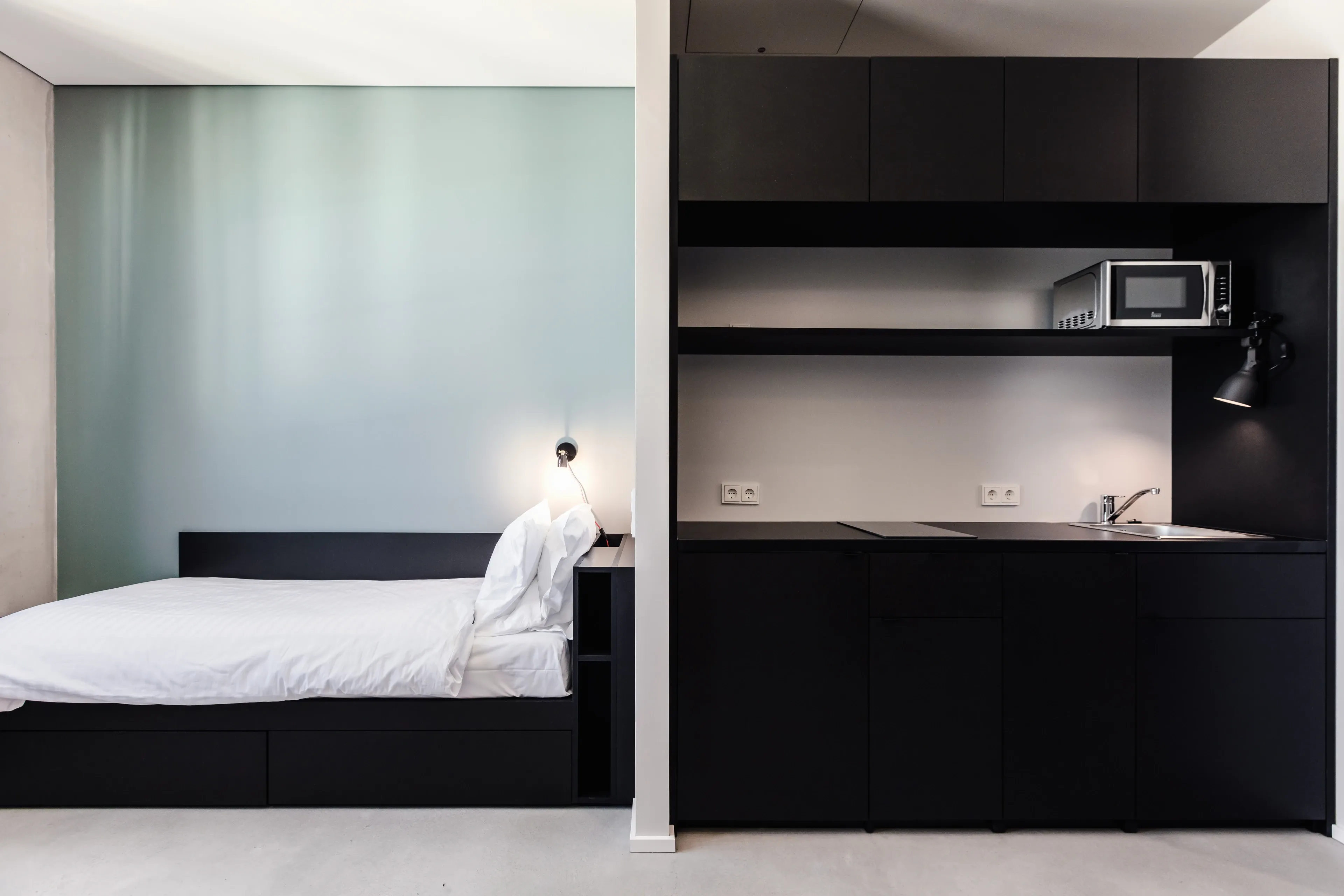 Picture category Deluxe Penthouse room Neon Wood