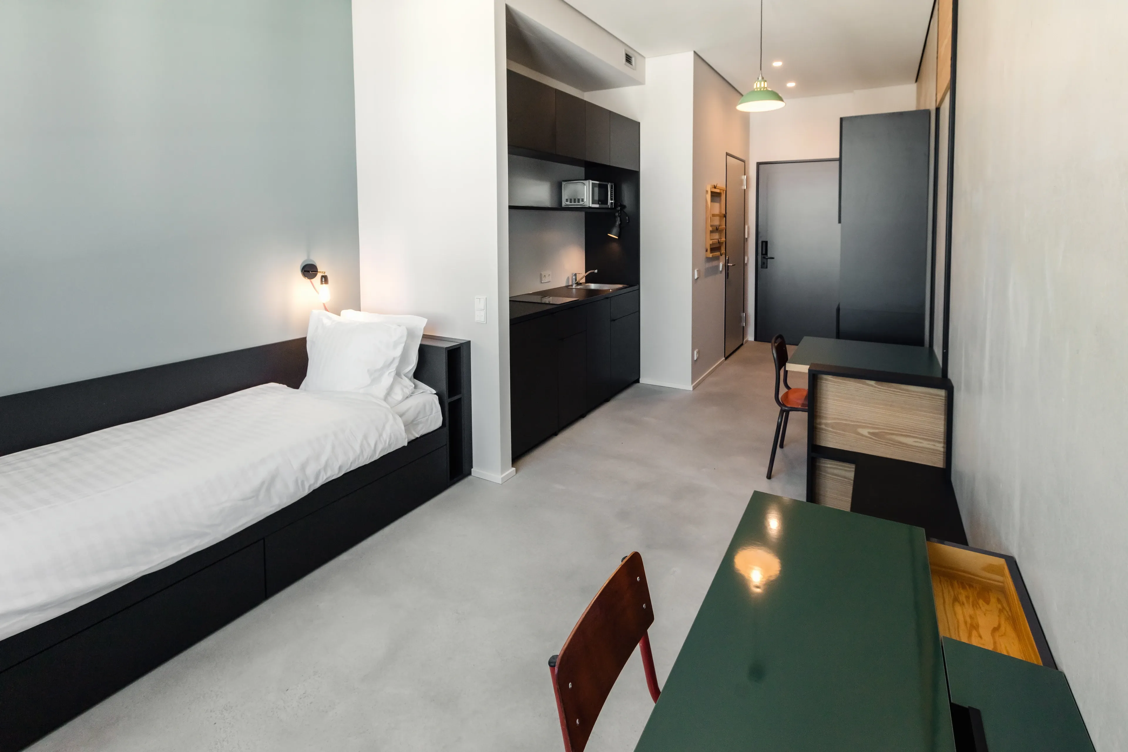 Picture category Deluxe Penthouse room Neon Wood