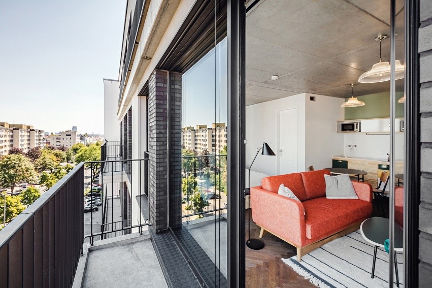 Berlin Wedding NeonGold Balcony
